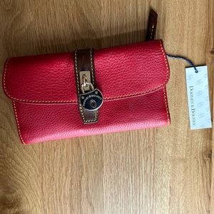 Dooney & Bourke clutch